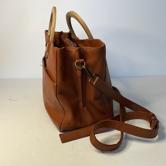 Rachel Roy Brown Whiskey Leather Bag With Wooden Handles and Crossbody Strap - Picture 4 of 15